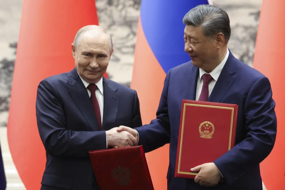 El presidente de Rusia, Vladimir Putin (i), y su homólogo chino, Xi Jinping (d), durante la visita a Pekín del líder de Moscú. Foto: EFE 