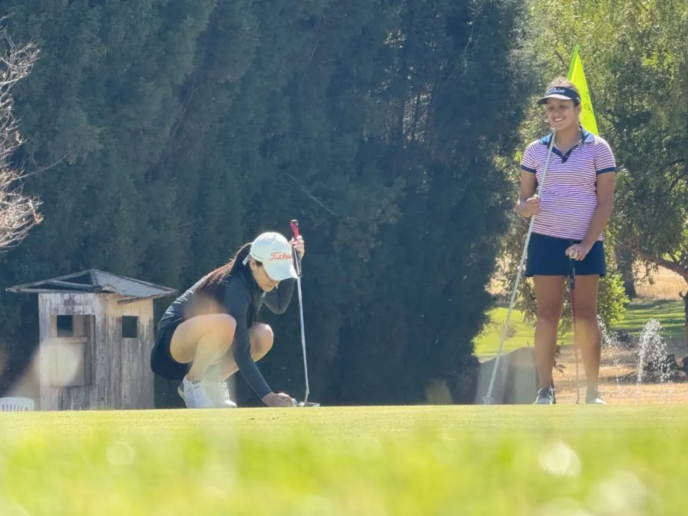 Dos golfistas durante las prácticas oficiales. Foto: GOLF SPORT / FBG.