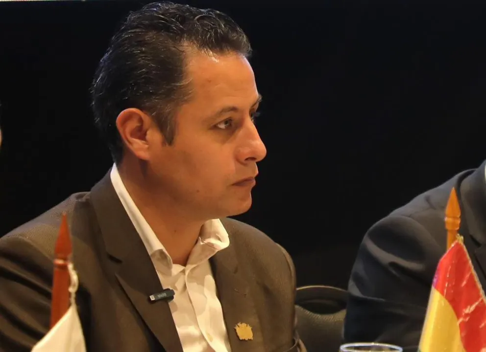 El vicepresidente Edmand Lara durante su participación en el encuentro del Parlamento Andino, en Santa Cruz. Foto: Vicepresidencia
