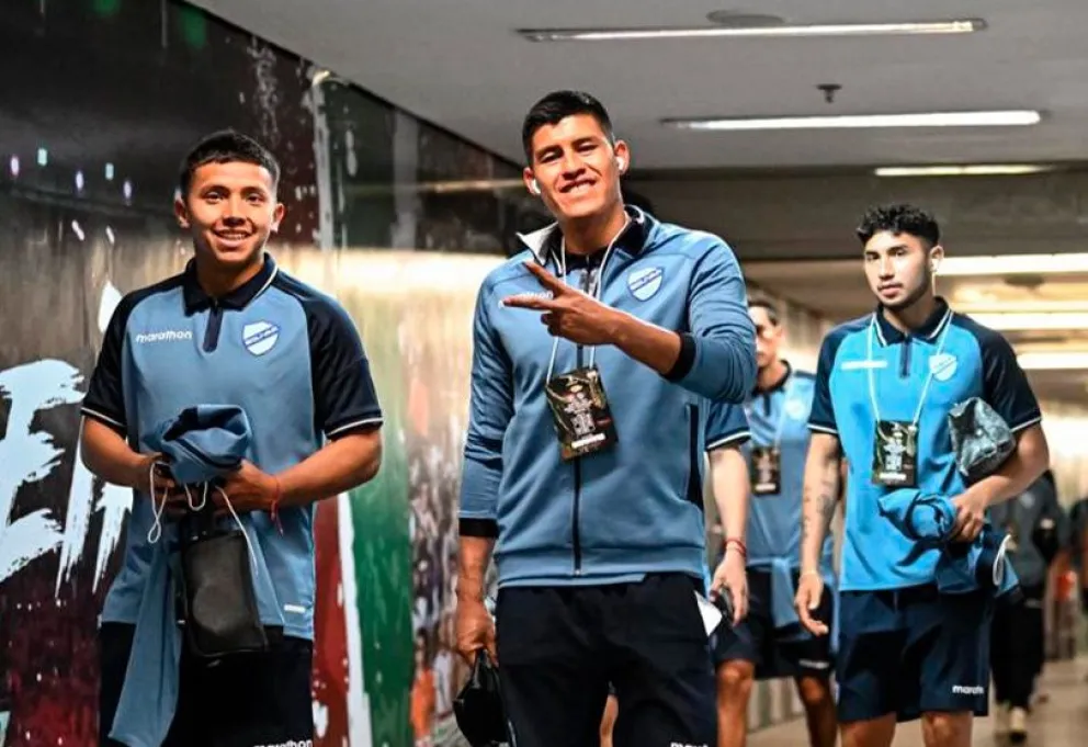 El plantel celeste previo a su partido con Fluminense en Brasil. Foto: Club Bolívar.