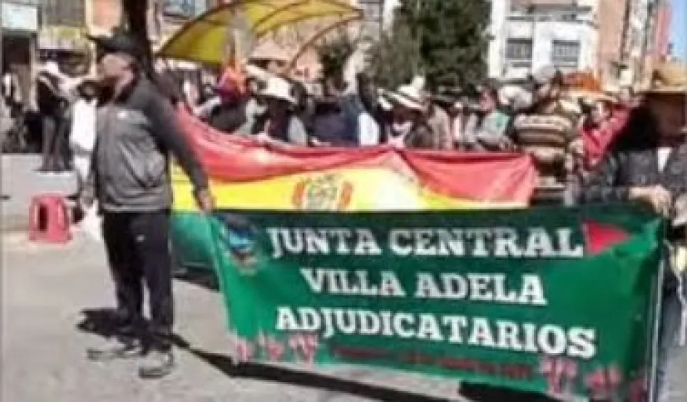 Vecinos de Villa Adela expresaron su rechazo con el bloqueo de calles y avenidas. Foto: Captura de pantalla