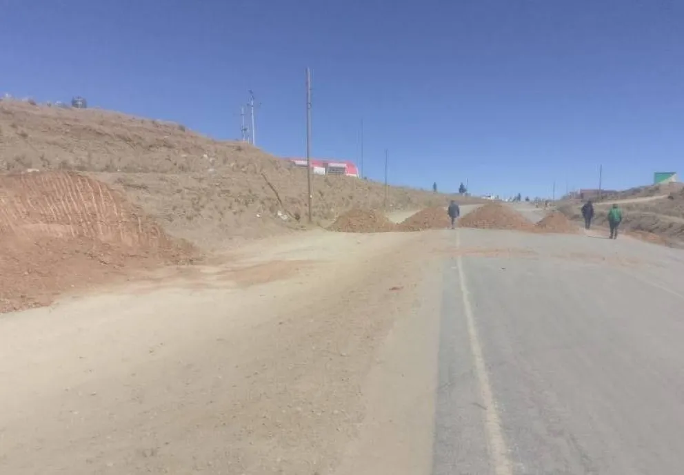 El bloqueo en la carretera a Patacamaya. Foto: ABC