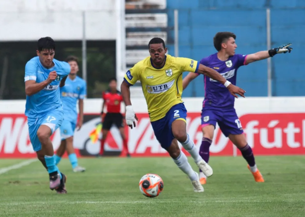 Fotografía de archivo del último partido que jugaron en Cochabamba San Antonio y ABB. Crédito: APG