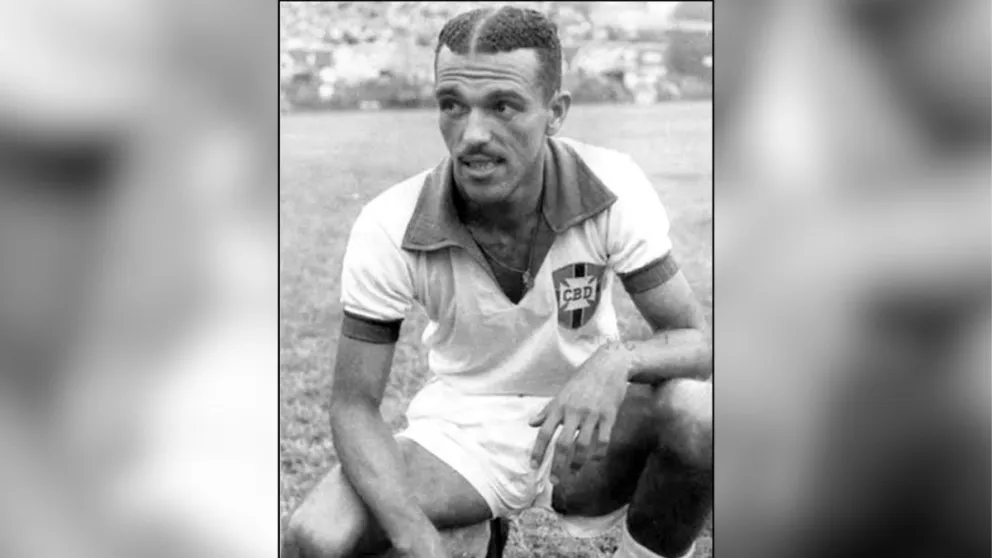 Ademir con la casaca brasileña en plena Copa.