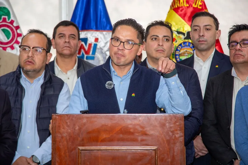 El presidente de la CNI en conferencia de prensa. Foto: CNI