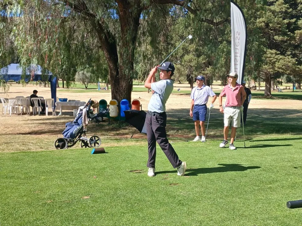 Pérez en plena competencia en Cochabamba. Foto: GOLF SPORT / FBG.