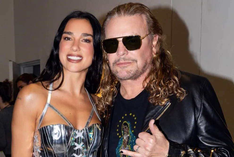 El vocalista del grupo Maná, Fher Olvera (d) junto a la cantante británica Dua Lipa, en Ciudad de México (México). Foto: EFE