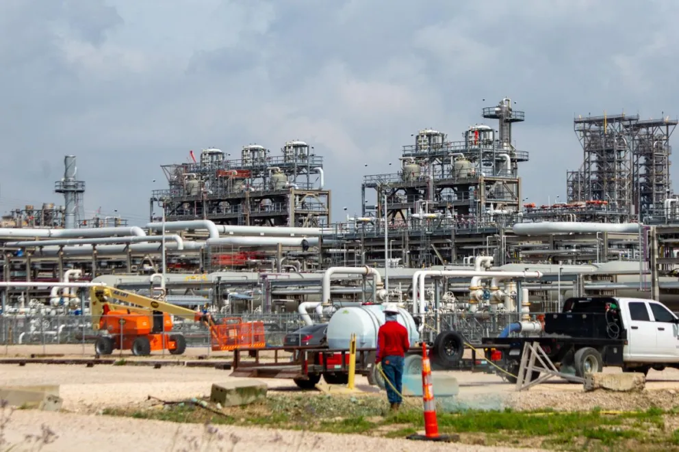 Fotografía del 30 de abril de 2026 que muestra una refinería de petróleo en Houston (EE.UU). EFE/ Carlos Ramirez