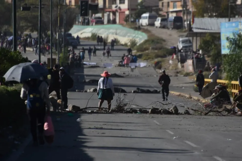 Un bloqueo que se registró esta semana en La Paz. Foto: APG 