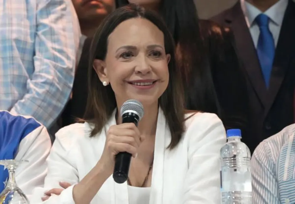 La líder opositora venezolana y Premio Nobel de la Paz 2025, María Corina Machado, habla durante una reunión con personalidades de la diáspora venezolana este sábado, en Ciudad de Panamá. Foto: EFE