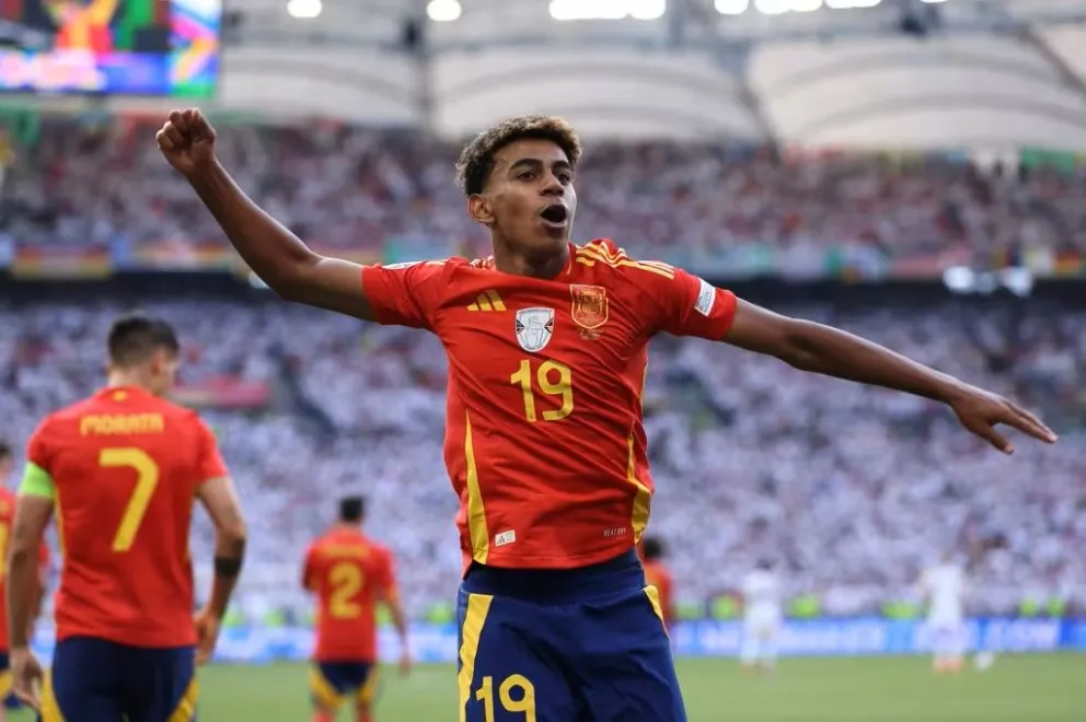Lamine Yamal festeja un gol para la selección de España. Foto: FIFA