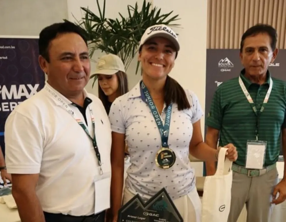 Mara Dajer durante la ceremonia de premiación: Foto: GOLF SPORT / FBG