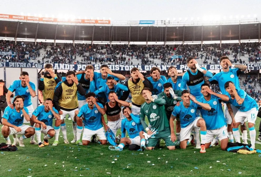 Los jugadores del nuevo campeón del fútbol argentino. Foto: CAB