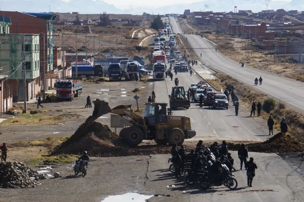 Maquinaria durante el corredor humanitario fallido. Foto: APG 