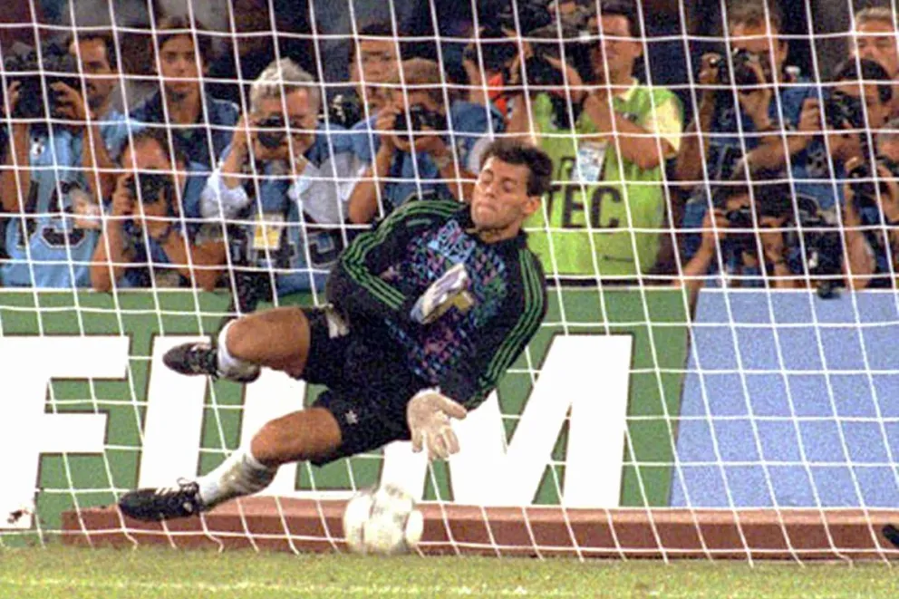 La pena máxima que atajó el guardameta argentino en semifinales de la Copa del Mundo ante el seleccionado de Italia.