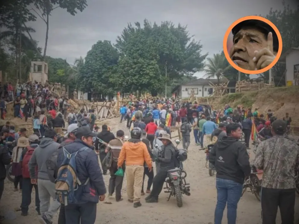 Cocaleros cercaron una unidad militar en el Chapare ante el temor de captura de Evo Morales. Fotos: Defensa y APG 
