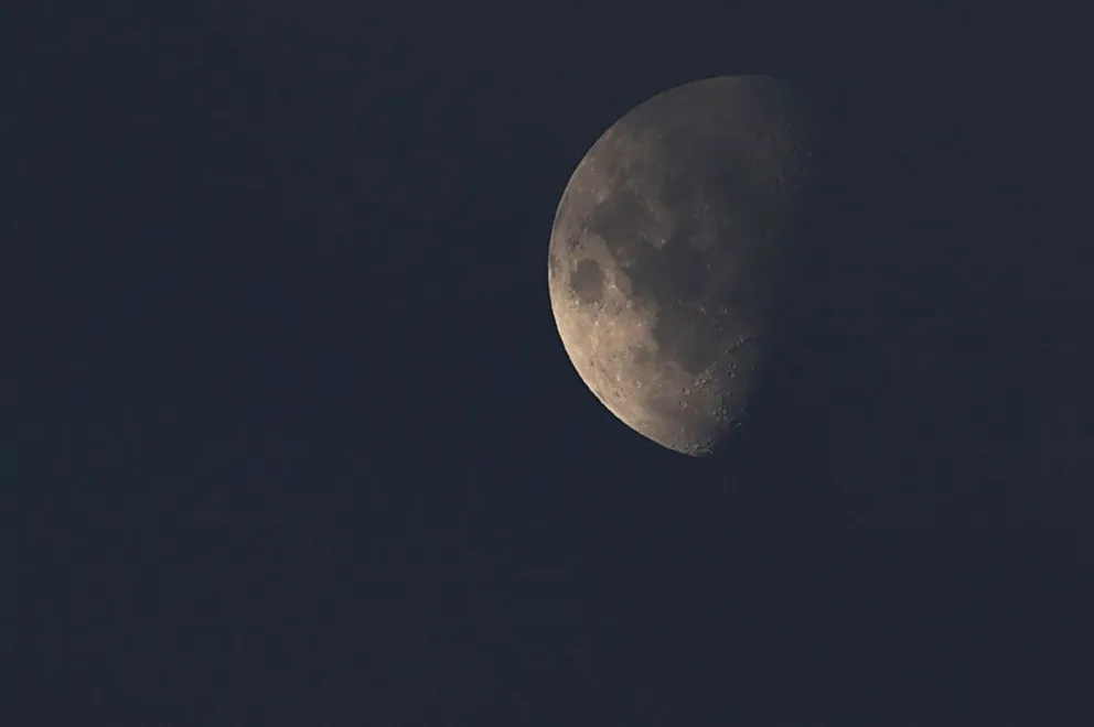 Fotografía de archivo que muestra la luna. Foto: EFE