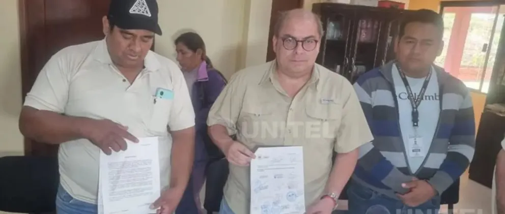 Mototaxistas de San Julián firman acuerdo con el Gobierno y deciden levantar el bloqueo de las carretera Santa Cruz-Beni. Foto: Unitel