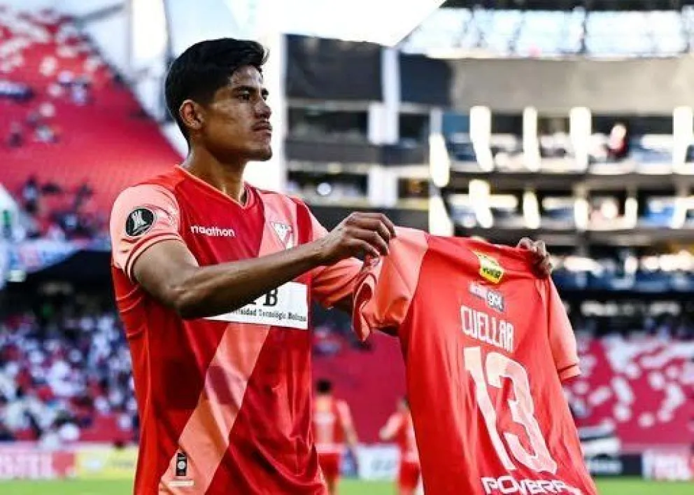 Fernando Nava celebra el segundo gol del partido disputado en Quito. Foto. CAR