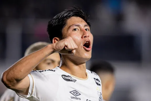Cuca, el director técnico del Santos, destaca la actuación de Miguelito en Copa Sudamericana