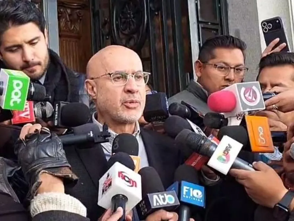 El ministro de la Presidencia, José Luis Lupo, en el ingreso al diálogo con el vicepresidente Edmand Lara