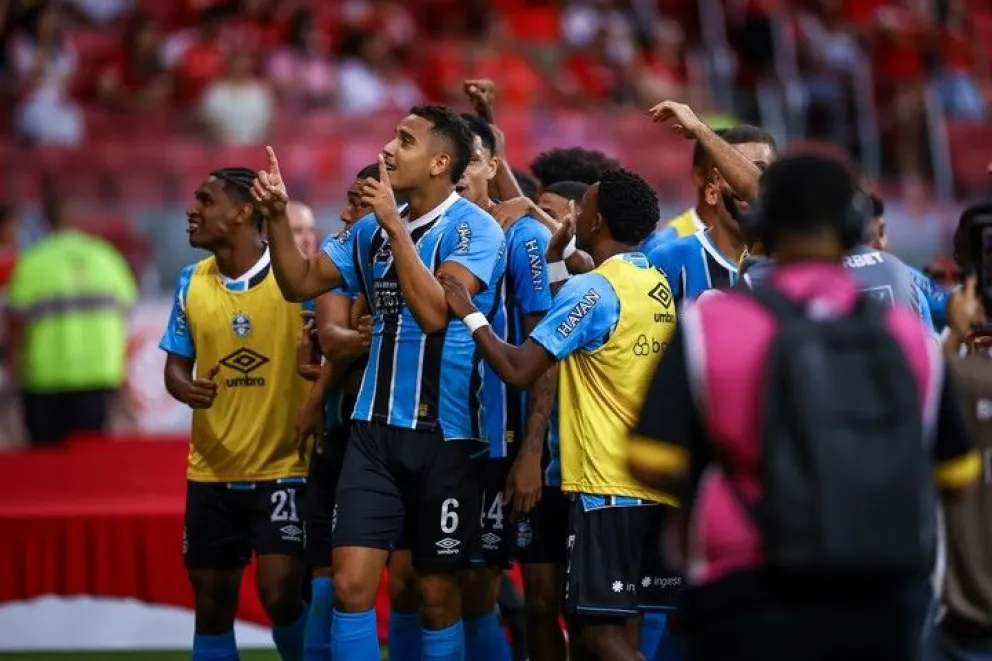 Un festejo de los jugadores de Gremio, próximo rival de los académicos. Foto:GES
