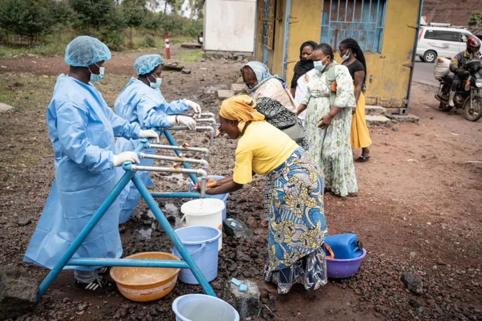 Controles de higiene contra el virus del ébola en Kanyaruchinya, en la RD Congo. Foto: EFE