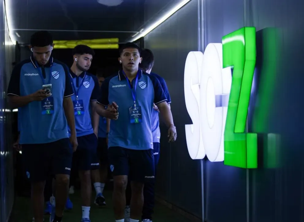 Jugadores de la Academia previo a su cotejo en el Tahuichi. Foto: Club Bolívar.
