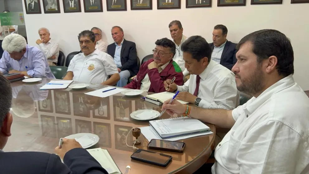 Parte de los dirigentes cívicos en la reunión de Santa Cruz. Foto: Comité Pro Santa Cruz
