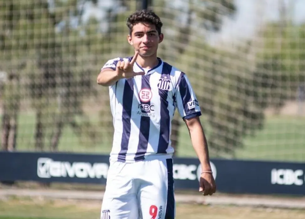 Daniel Ribera celebra uno de los goles que marco en la reserva de Talkeres. Foto: SS