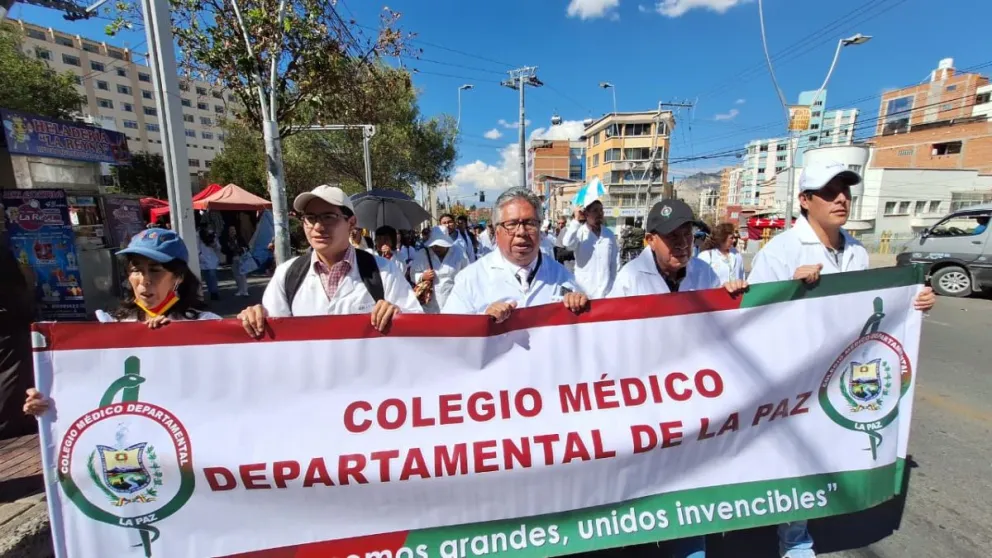 La movilización de los médicos, este jueves. Foto: Visión 360 