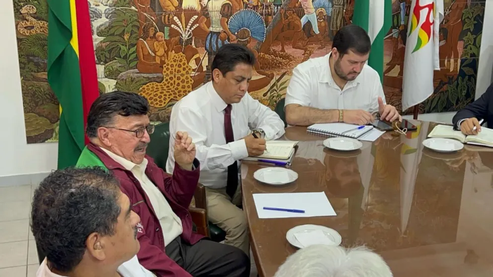 Cívicos en reunión en Santa Cruz. Foto: Comité pro Santa Cruz