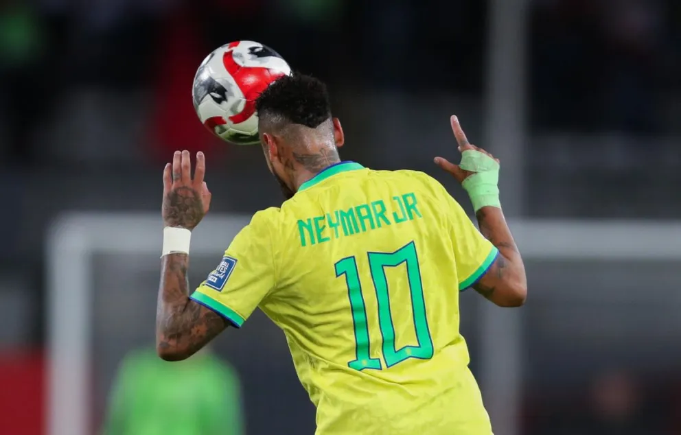 Fotografía de archivo de Neymar luciendo la "10" de Brasil. Crédito: EFE