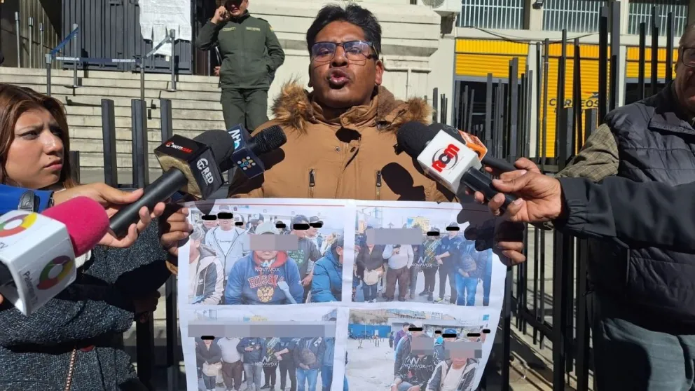 El dirigente gremial Toño Siñani mostró imágenes de los evistas en el peaje de El Alto. Foto: Visión 360