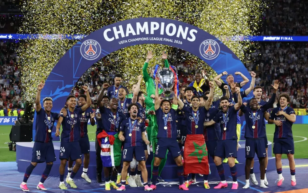 La celebración de los jugadores, cuerpo técnico y dirigencia del PSG tras ganar la Champions. Crédito: @PSG_espanol