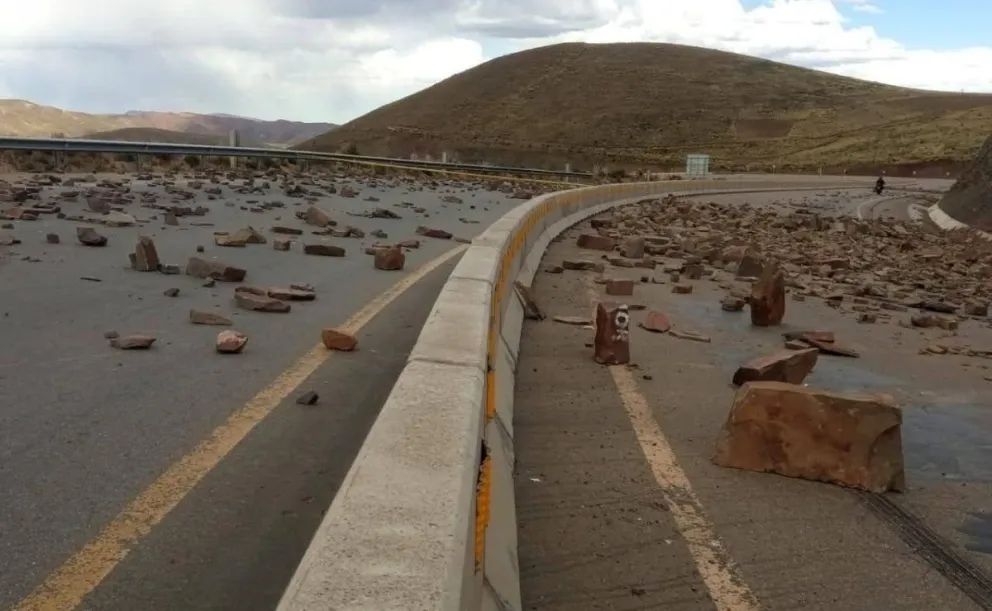 Un punto de bloqueo en la carretera Cochabamba - Oruro. Foto: ABC