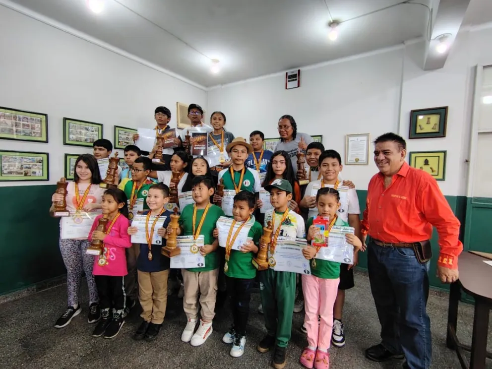 Los premiados del torneo disputado en Santa Cruz. Foto: Federación Boliviana de Ajedrez.
