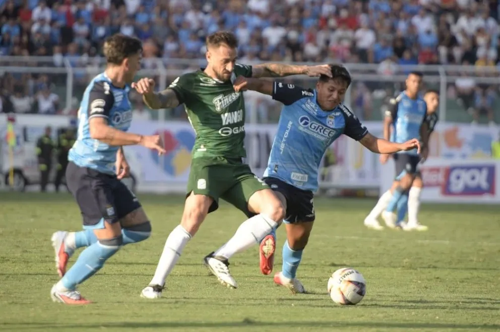 El torneo de la División Profesional se paralizará por los conflictos sociales. Foto: APG