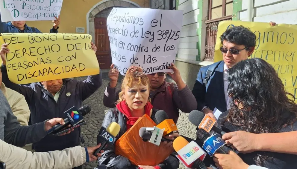 Beatriz Ríos, representante del sector, en contacto con la prensa. Foto: Visión 360 