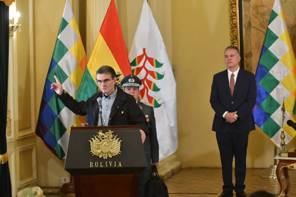 El presidente Rodrigo Paz en el acto de posesión del ministro Ernesto Justiniano. Foto: APG