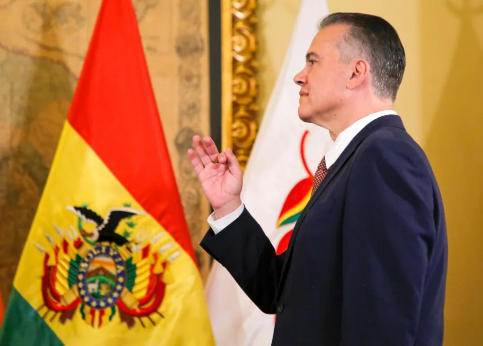 Posesión de Ernesto Justiniano como ministro de Defensa. Foto: Oficina del Presidente 