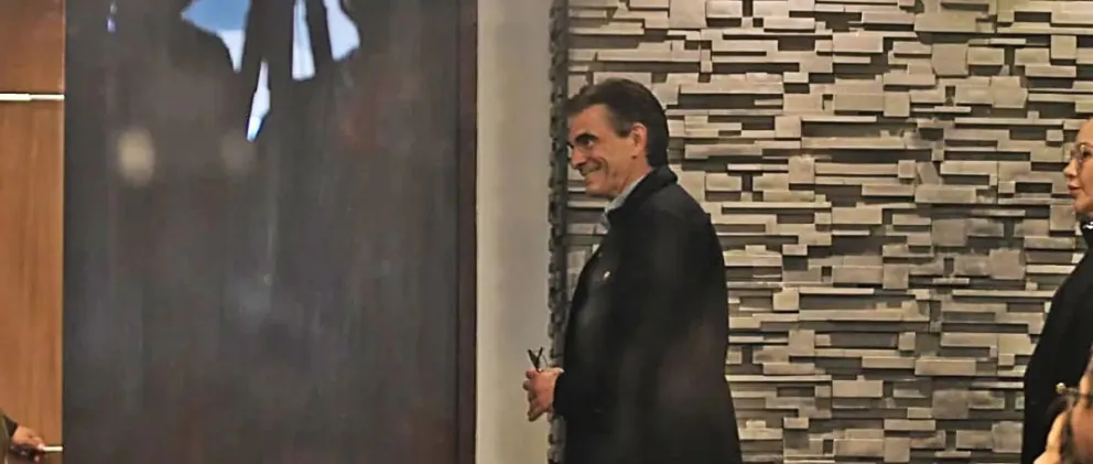 El presidente del Estado, Rodrigo Paz, llegó a la reunión convocada por la Vicepresidencia para viabilizar el diálogo con los sectores movilizados. Foto: APG