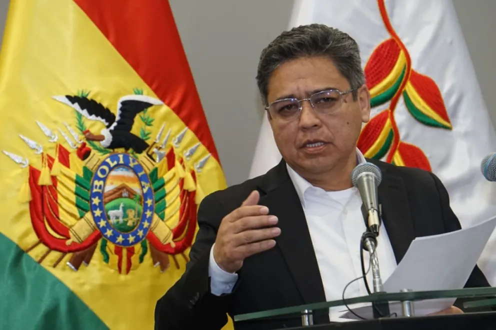 El vocero presidencial, José Luis Gálvez, demandó que se abran corredores humanitarios para que llegue oxígeno, porque 42 vidas corren peligro, entre ellos nueve neonatos, tres niños y el resto son pacientes críticos. Foto: APG
