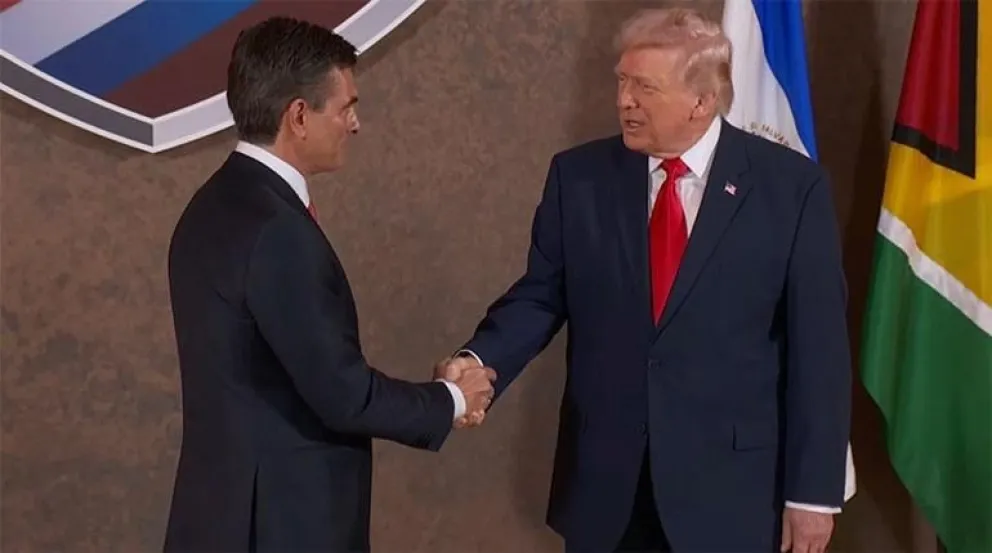 Los presidentes Rodrigo Paz y Donald Trump durante un encuentro que sostuvieron en Miami en marzo de este año.