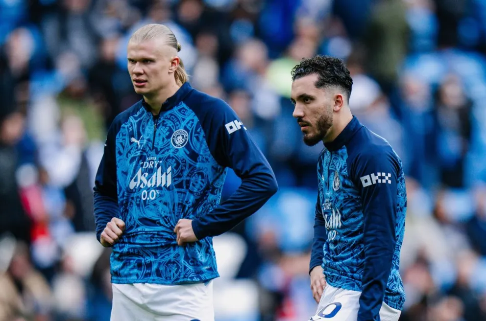 El noruego Erling Haaland (izq.) y el francés Rayan Cherki, jugadores del Manchester City. Crédito: @ManCity