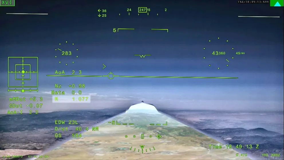 Foto muestra una pantalla indicativa con el sistema de visión externa del avión experimental X-59. Foto: EFE