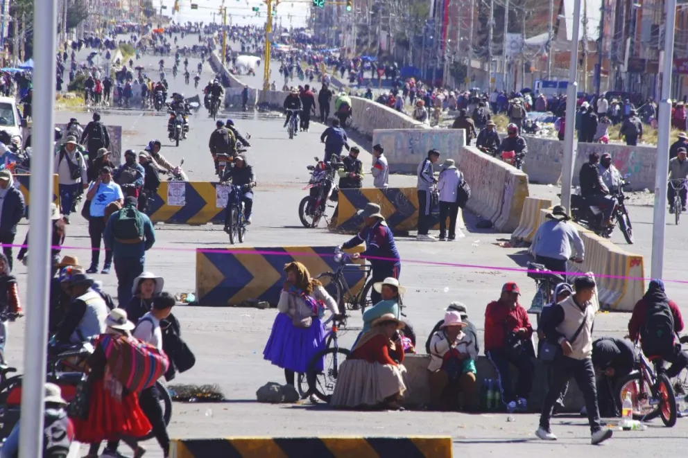 Un punto de bloqueo en la ciudad de El Alto, el 1 de junio. Foto: APG 