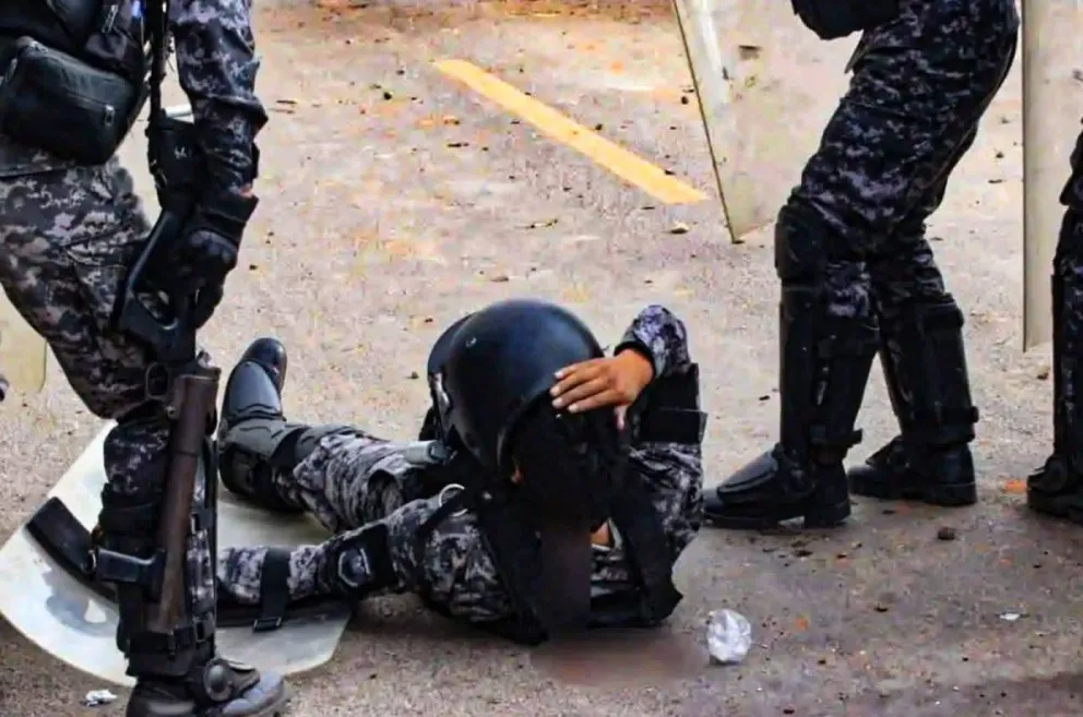 Uno de los policías heridos en San Julián. Foto: Policía-Santa Cruz