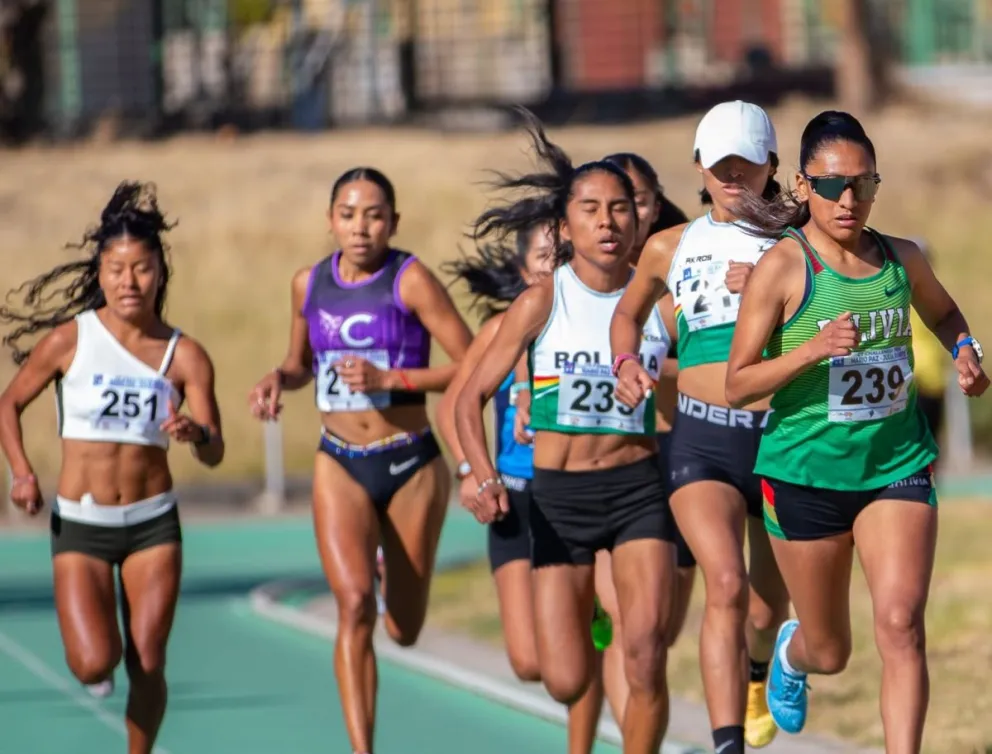 Un grupo de atletas en los 1.500 femenino. Foto: FAB.