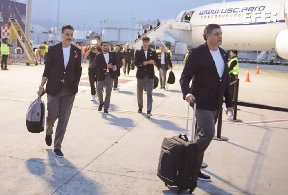 Jugadores de la selección de fútbol de Irán, en su arribo a Tijuana. Foto: EFE.